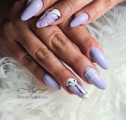 Brenda nails love