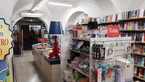 Mondadori Bookstore