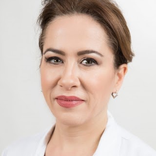 Dr. Anna Maria Ricci, Chirurgo estetico