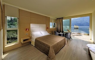 Castello Lake Front Hotel & Living Suite