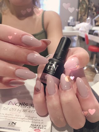 Nails 32