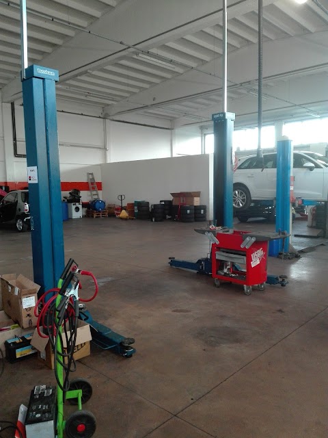 AUTOFFICINA MDW CENTRO AUTO Meccanico-Gommista-Elettrauto