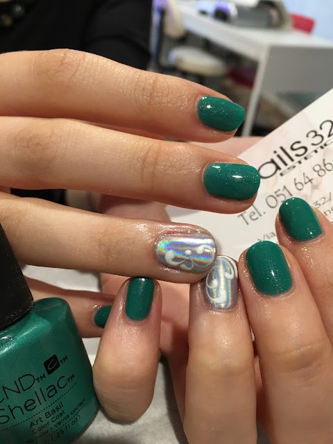 Nails 32