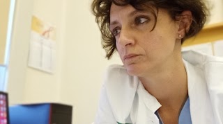 Dr.ssa Alessandra Cocconi (chirurgo senologo, specialista in oncoplastica, chirurgia ricostruttiva ed estetica mammaria)