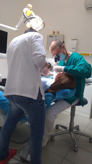 Studio Dentistico Dott Manghisi Vito