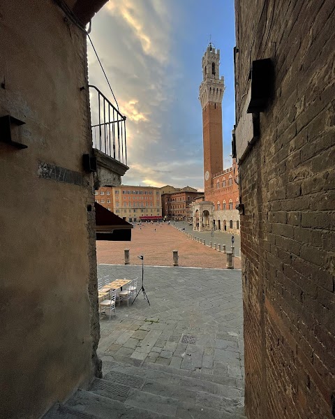 Palazzo Giorgi | Appartamento di prestigio in Piazza del Campo, Siena