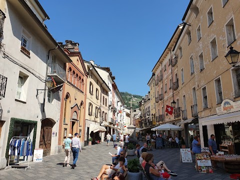 Caffè Nero a Metà