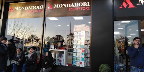 Mondadori Bookstore