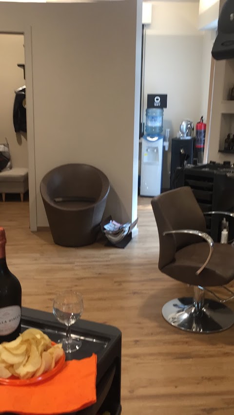 Essentia Hair Salon Snc