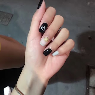 Momo Nails Milano