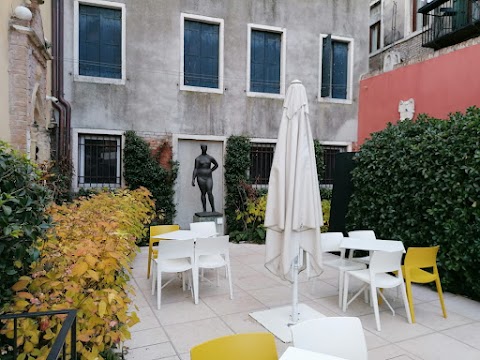 Museum Cafe at Peggy Guggenheim Collection