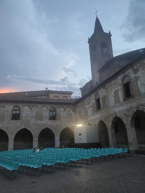 Cinema Chiostro Dell'incoronata