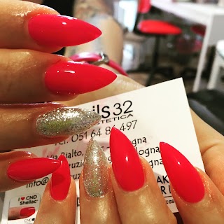 Nails 32