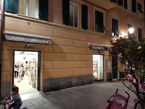 Mondadori Bookstore