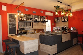 The First Cocktail Bar / Paninoteca