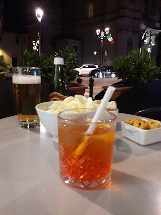 Caffè in Piazza, Pia