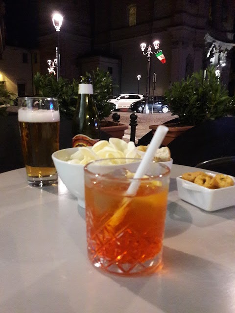 Caffè in Piazza, Pia