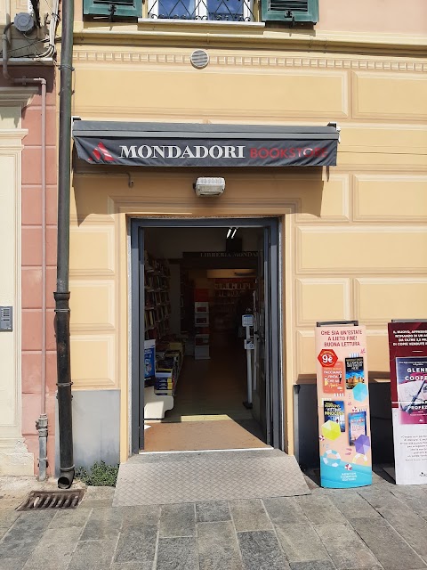 Mondadori Bookstore