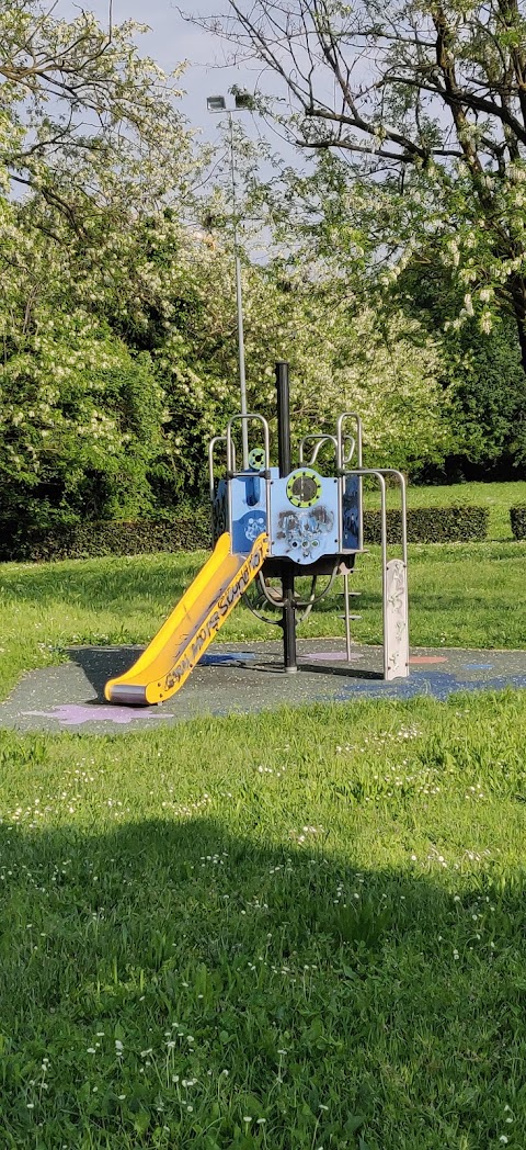 Parco con giochi di via Turchia