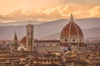 Simonetta Tour Guide in Tuscany