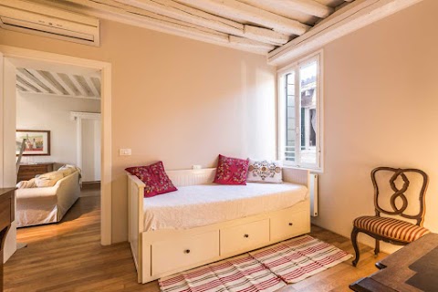 The Red House Company - Rental Apartments in Venice