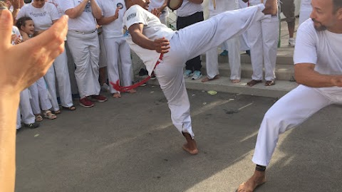 Capoeira Bologna - Meia Lua Inteira