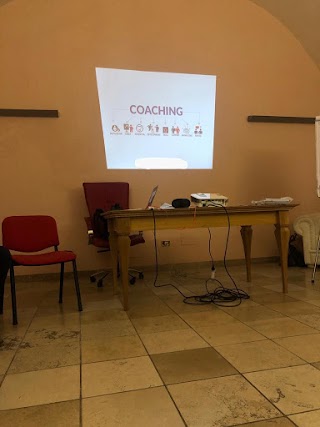 Dr. Sicignano Antonio Medico di Medicina Generale, Medico Psicoterapeuta Specialista in Ipnosi e Psicoterapia Ericksoniana Esperto in Psicologia dello Sport Presidente Comitato Campania SPOPSAM Membro Direttivo Nazionale SPOPSAM Mind Set Coach