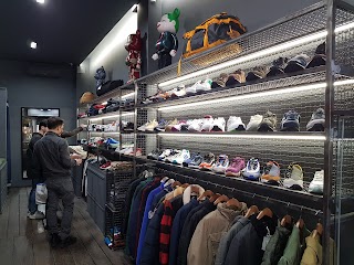 Superstylin' Sneakers Store