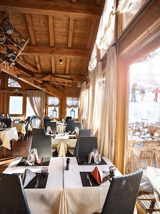 Restaurant LE GRENIER - Hôtel St-Martin- accès piste du Biolley