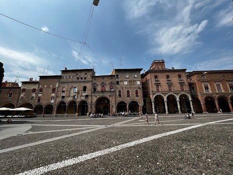 Viaja con Laia Freetour - Free Walking Tour Bologna