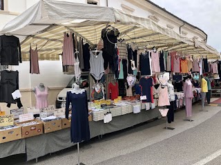 Vanzetto Store mercato del venerdì mattina a Sandrigo (VI)