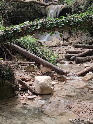 Cascate bucamante