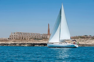 Invictus Sicily noleggio barche a vela ISOLE EOLIE sail charter