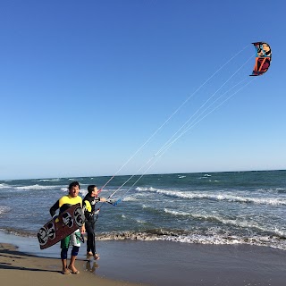 Kitesurfing Ostia Scuola Kitesurf Roma (Sede Legale)