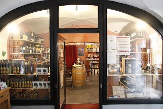 Vineria del Ponte - wine shop with a wide variety of labels from Slovenia