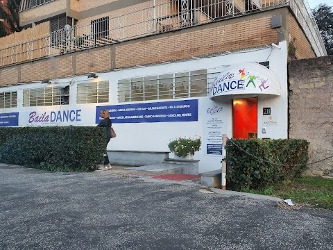 Baila Dance - Scuola di Ballo, Danza e Arti Marziali - Corsi per tutte le età.