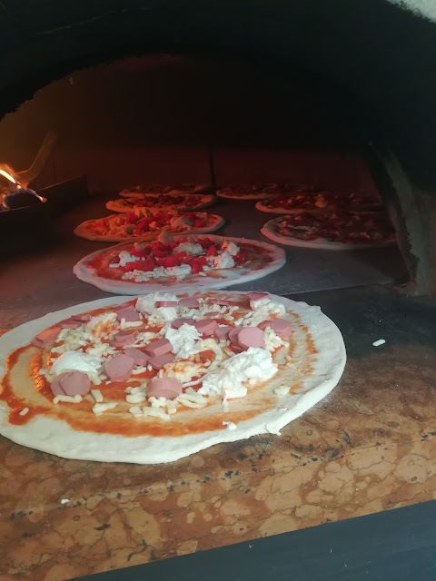 Maxi Pizza di Lena Leonard