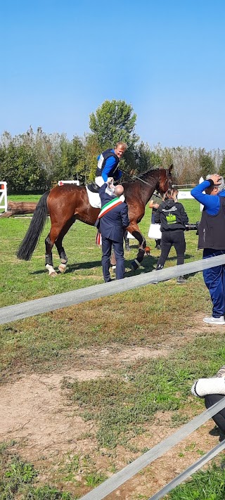 Maneggio San Michele -scuola equitazione-passeggiate a cavallo-cross country campioni italiani 2017