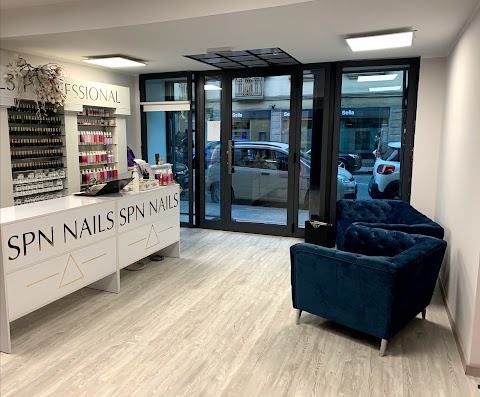 Nails Academy Centro ricostruzione unghie e forniture per unghie SPN Nails Professional & NaiLac