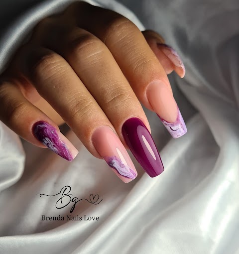 Brenda nails love