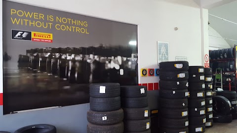 GARAGE ELITE SRL - Driver Center Pirelli