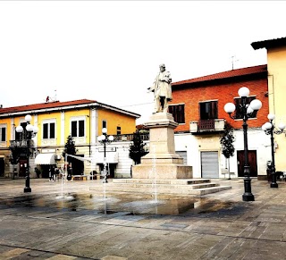 Piazza Montanelli Il Caa Libri