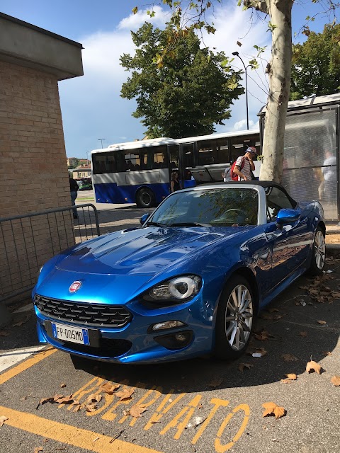 Noleggio Auto e Furgoni Maggiore AmicoBlu - Stazione di Verona