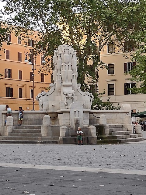 Fontana delle Anfore