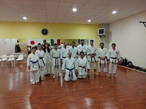 Dojo Karate Frosinone - Scuola karate, Corsi per bambini e adulti, Corsi Difesa personale Donne ed Uomini.