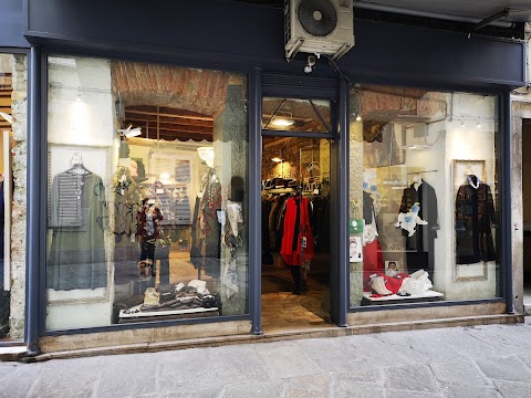 Ary's Boutique Trieste