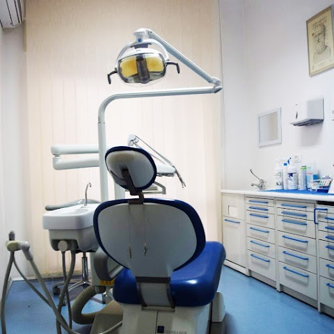 Studio Dentistico Odontoiatrico Esposito Carlo Dott.