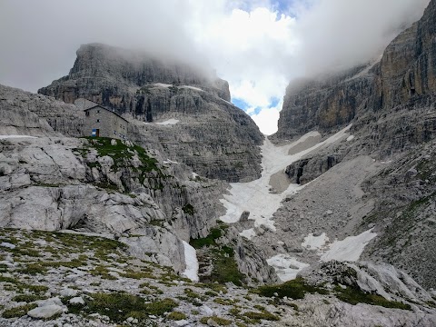 Rifugio Tommaso Pedrotti