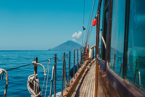 PoppaPrua Eolie Charter di Mario Marcianò