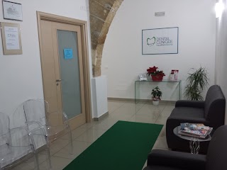 "DENTAL CLINIQUE" Centro Odontoiatrico Dottori Venuti Mauro Russa Francesco